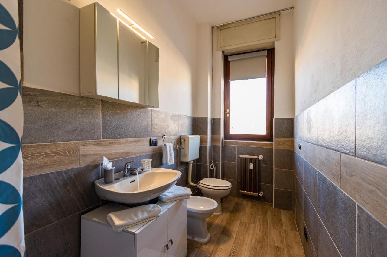 Blue Wave Apartment Arona - Lago Maggiore Eksteriør billede