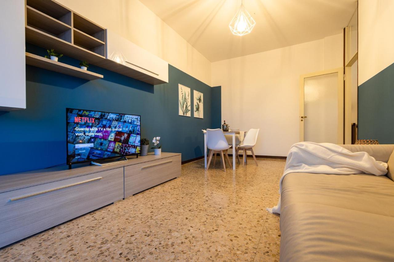 Blue Wave Apartment Arona - Lago Maggiore Eksteriør billede